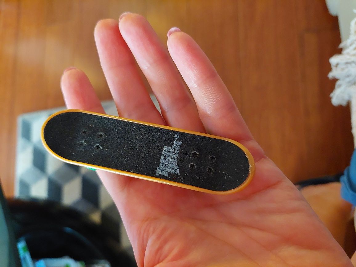 Fingerboard, deskorolka