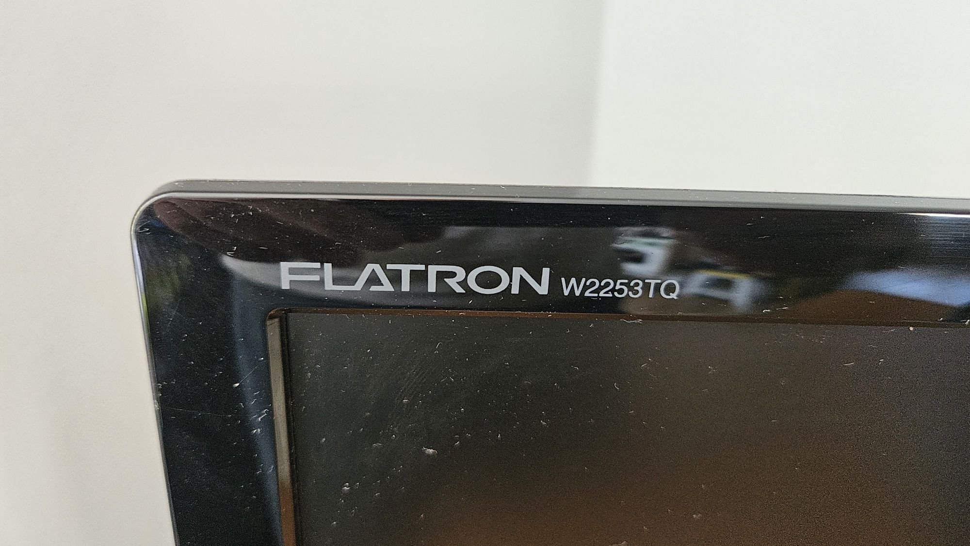 Monitor LG W2253TQ