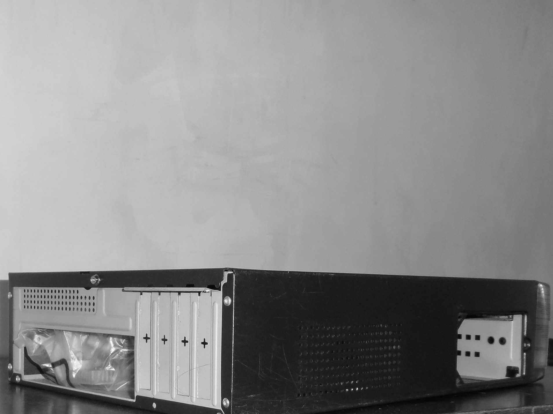 компактный корпус mini-ITX micro-ATX