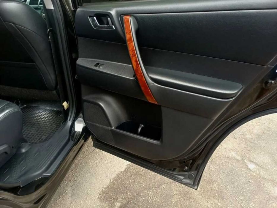 Toyota Highlander 3.5 V6 4WD • 7 мест • Япония • ГБО • 2011