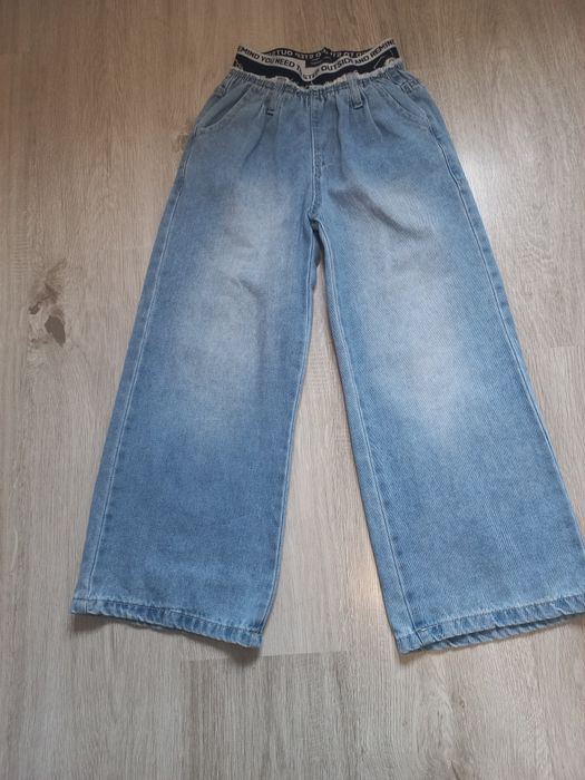 Продам джинси на дівчинку.