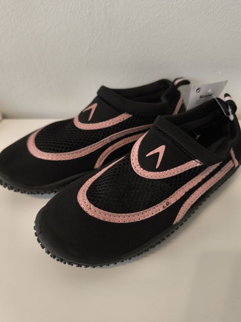Sapatos de Água Novos da Boomerang