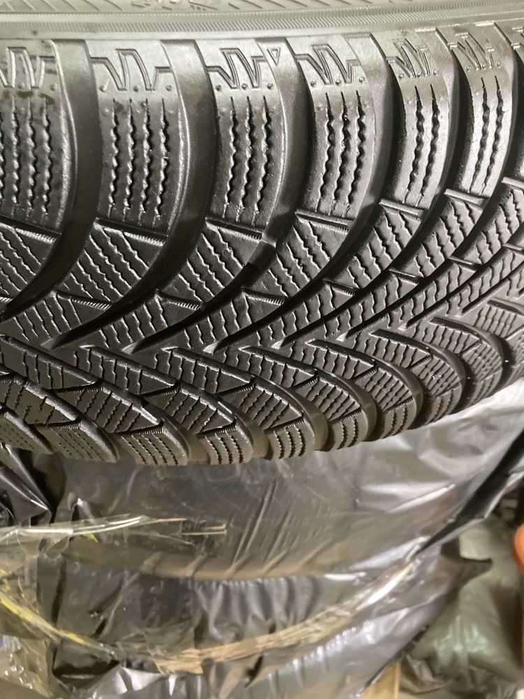 Шины 215/60R16 maxxis зима