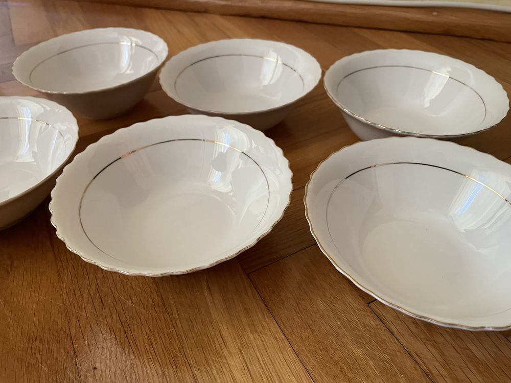 Salaterki porcelanowe miseczki ze srebrnym rantem białe komplet