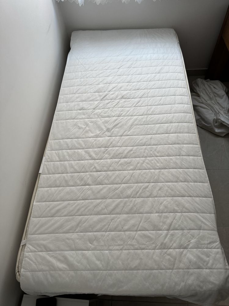 Cama de solteiro 195x90 com estrado + colchão Molaflex