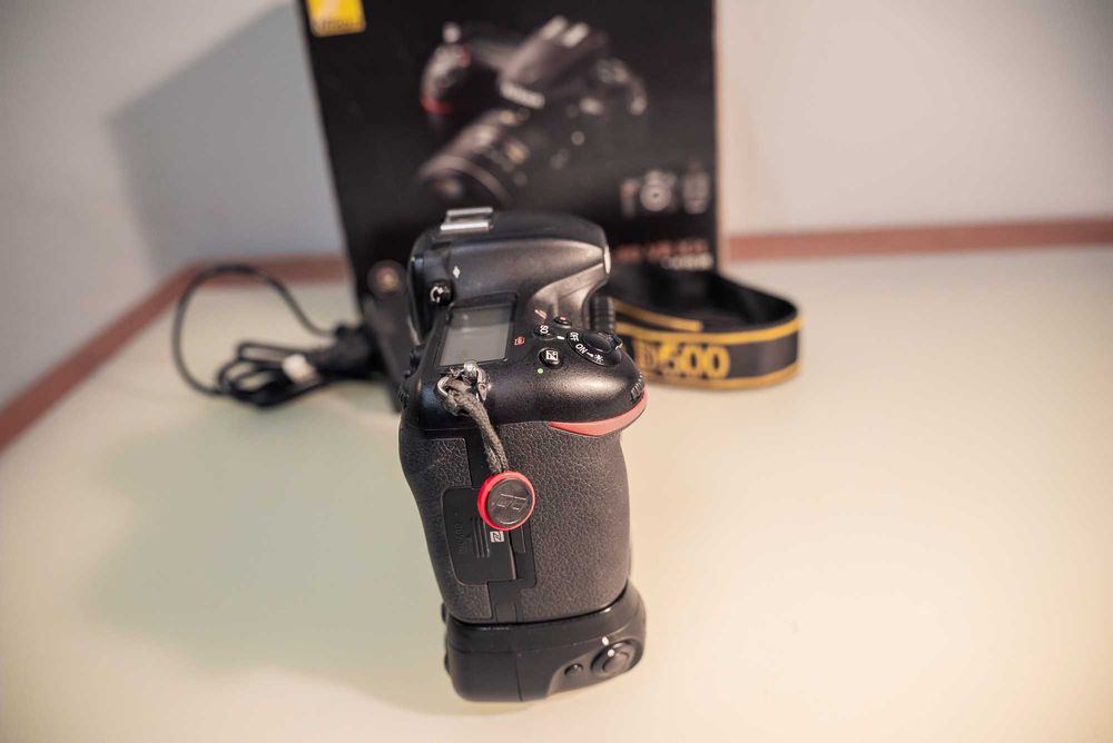 Nikon D500 + grip MB-D15 przebieg 109 tys.