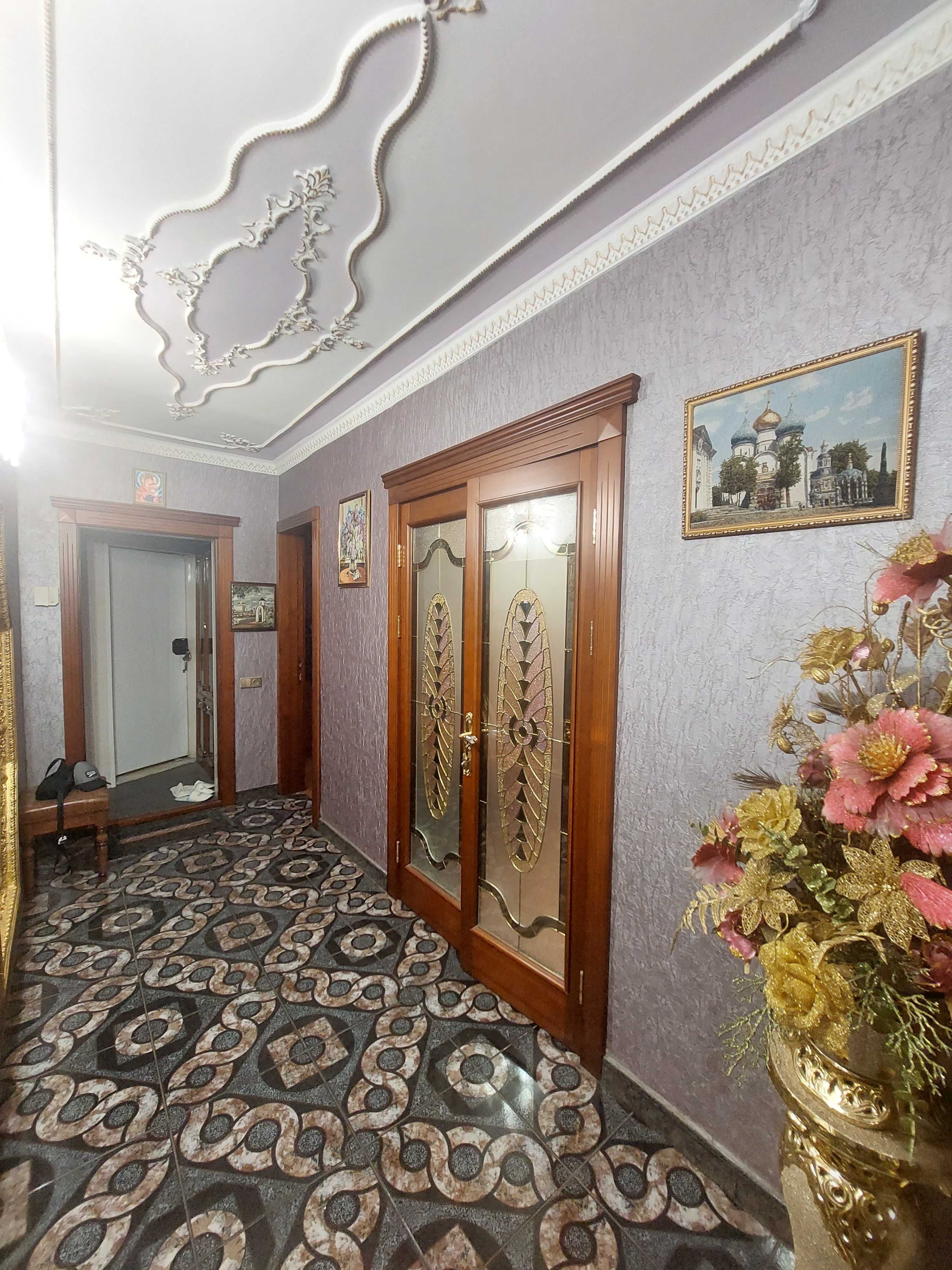 Чотирьох кімнатна з АВТОНОМНИМ ,меблями, технікою. Центрально міський.