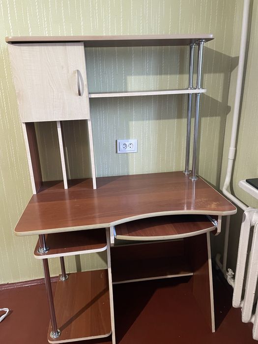 Компьютерний стіл