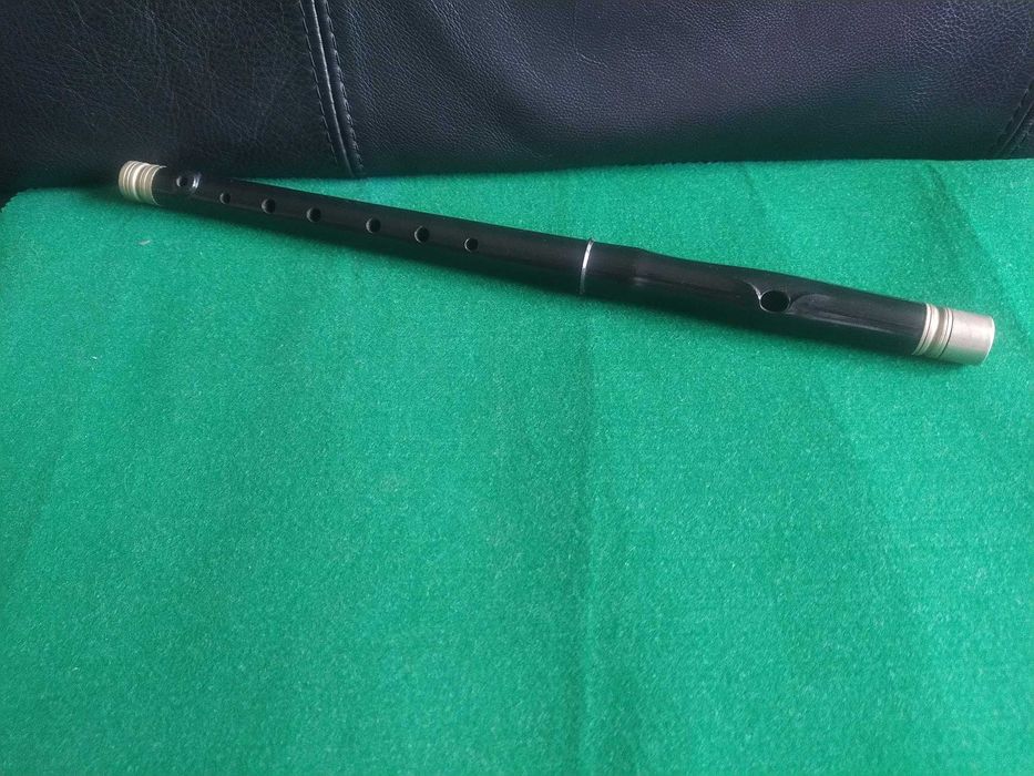 Antiga flauta transversal de marcha, ou de tambor