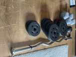 Sztanga z obciążeniami, kettlebell 12 kg oraz hantle 2x5 kg
