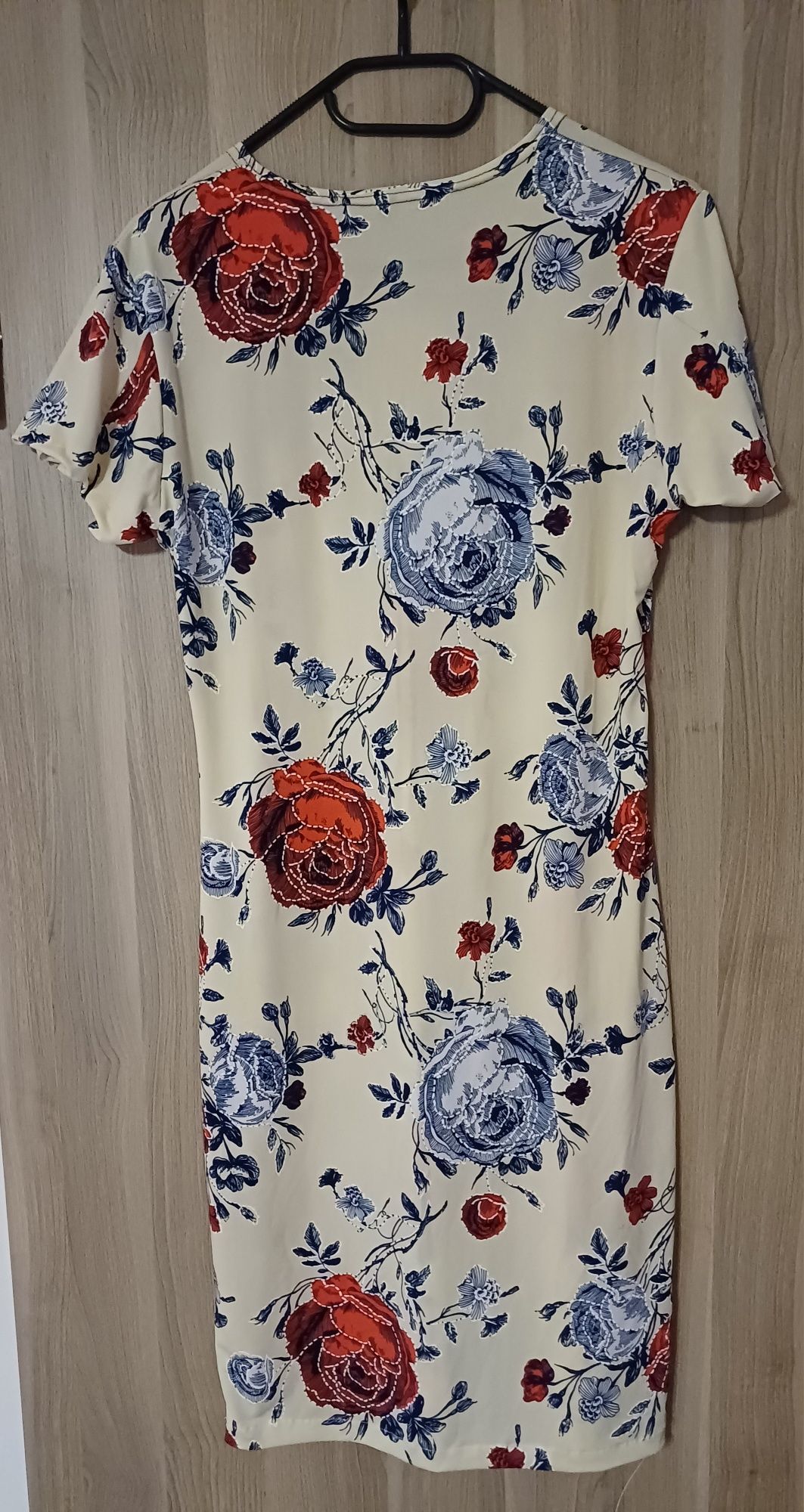Sukienka midi w kwiaty L