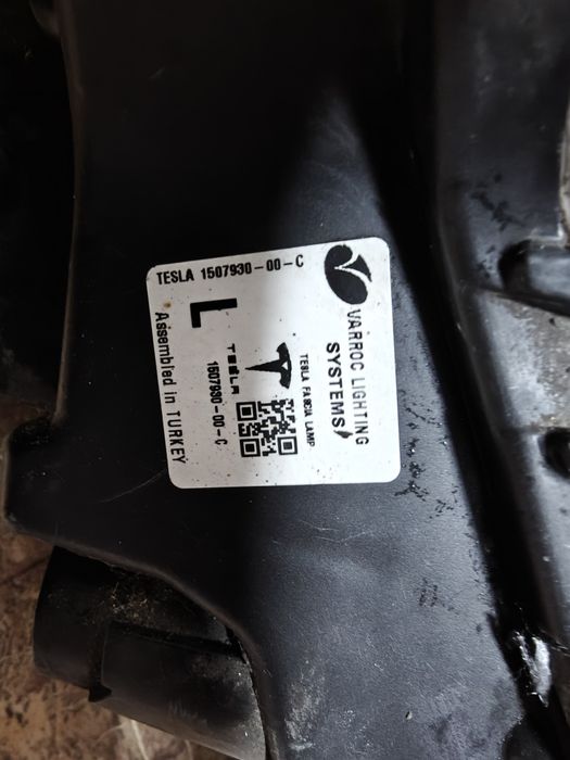 Противотуманка левая Tesla Model Y 2022