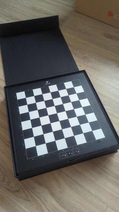 Millenium eOne komputer szachowy lichess
