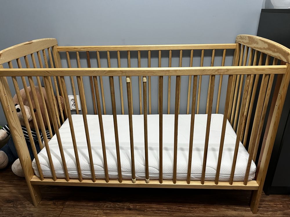 Drewniane łóżeczko dziecięce 120x60 + materac Hilding Dobranocka