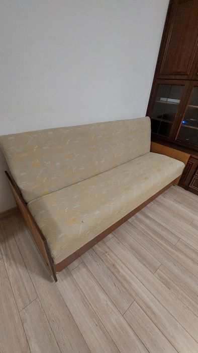 Диван 150 см б/в