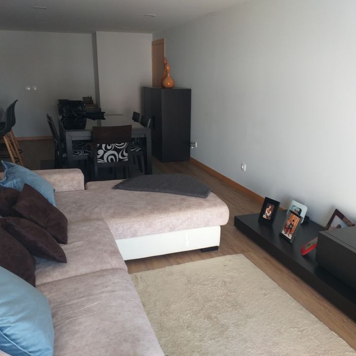 Mesa de jantar com 6 cadeiras,extensível dando para 8/10 lugares.