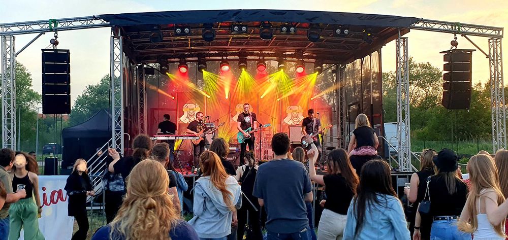 Scena mobilna, nagłośnienie, światło, zadaszenie łukowe 8x6 wynajem