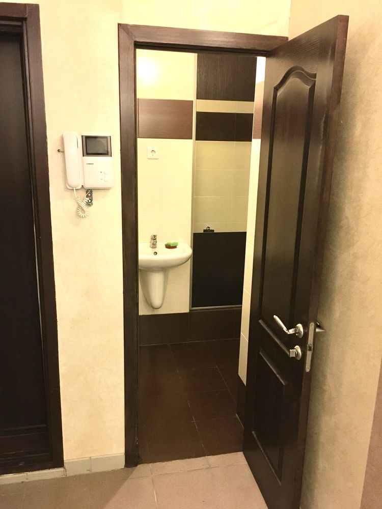 Під салон краси або офіс 100м.кв. Без меблів Метро Позняки