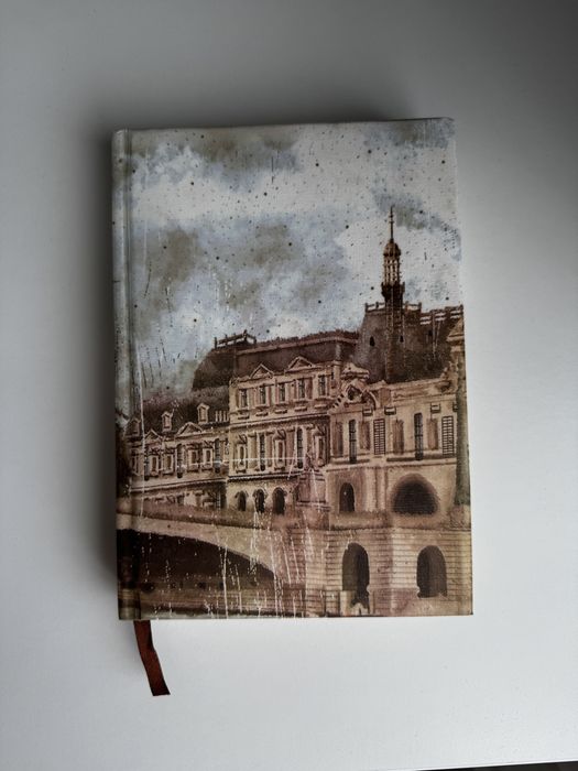 Блокнот у скриньці на замочку