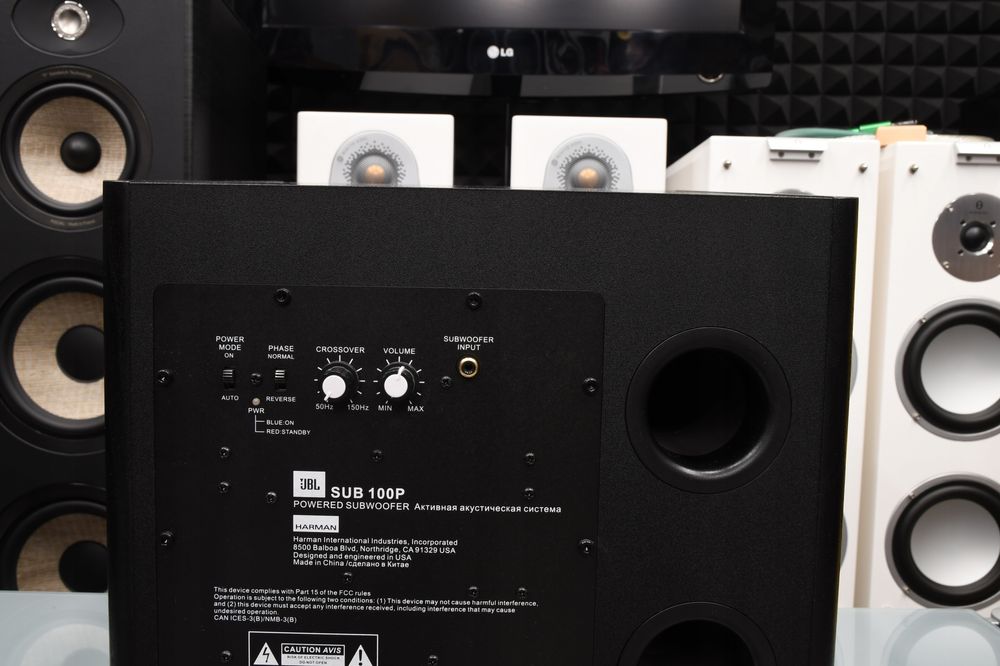 Mocny subwoofer aktywny JBL Arena Sub 100P do kina domowego i muzyki