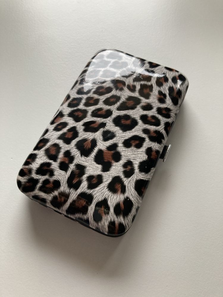 Zestaw przybornik do manicure etui w panterkę
