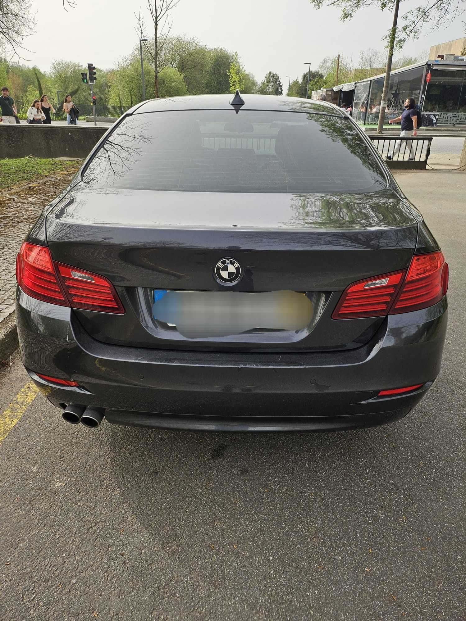 Vendo BMW cinza escuro 520