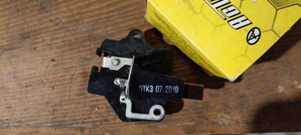 Регулятор напруги 2104,05,07 2108, 2109, 21099 із щітками