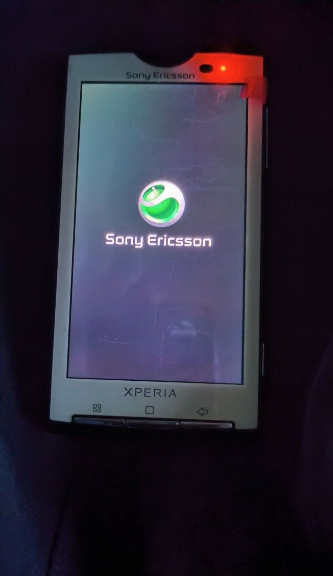 Sony Ericsson Xperia рабочий + зарядное 2 шт.