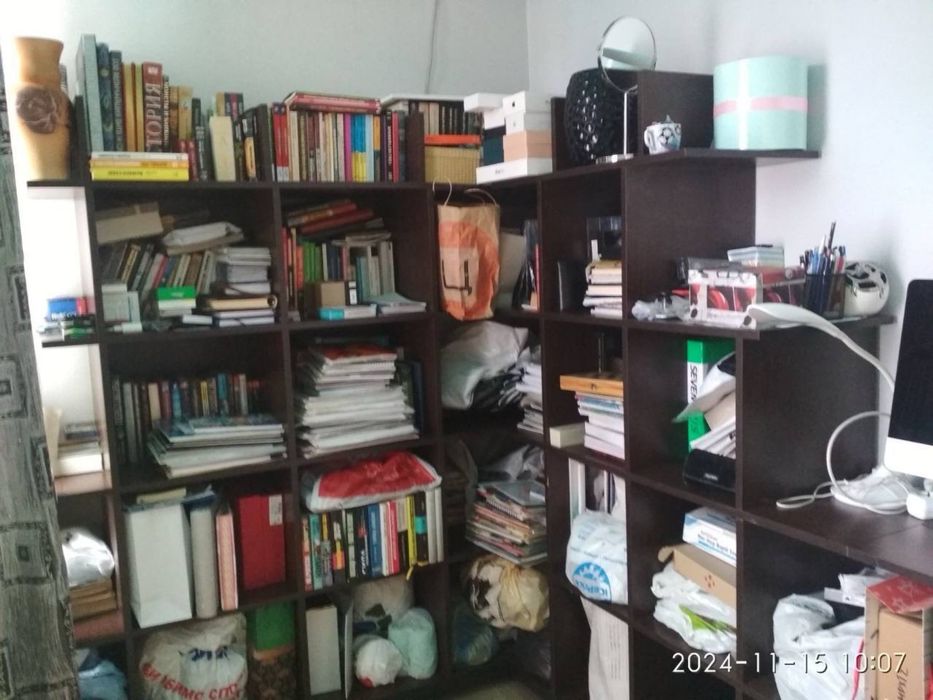 Шкаф книжный сборный из двух частей