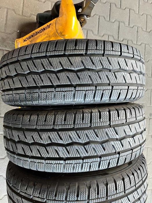 Opony zimowe dostawcze Hankook Winter LV 215/65 R16C DOT20 #3718