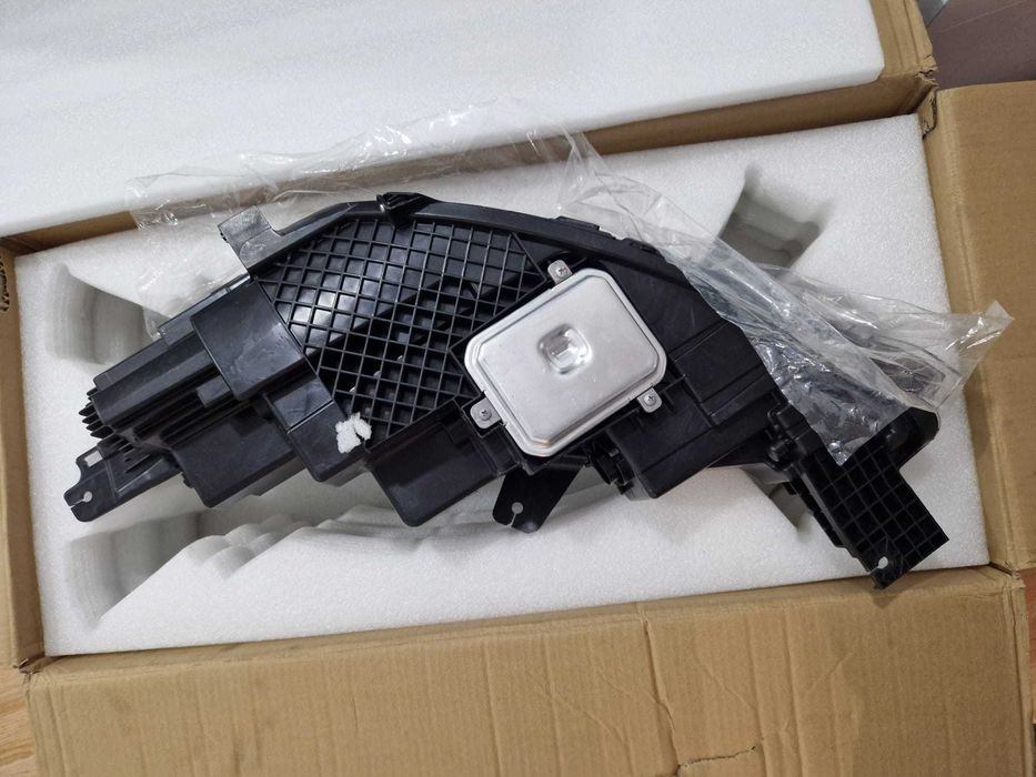 Óptica/Farol Direita BYD Atto 3 (Nova)