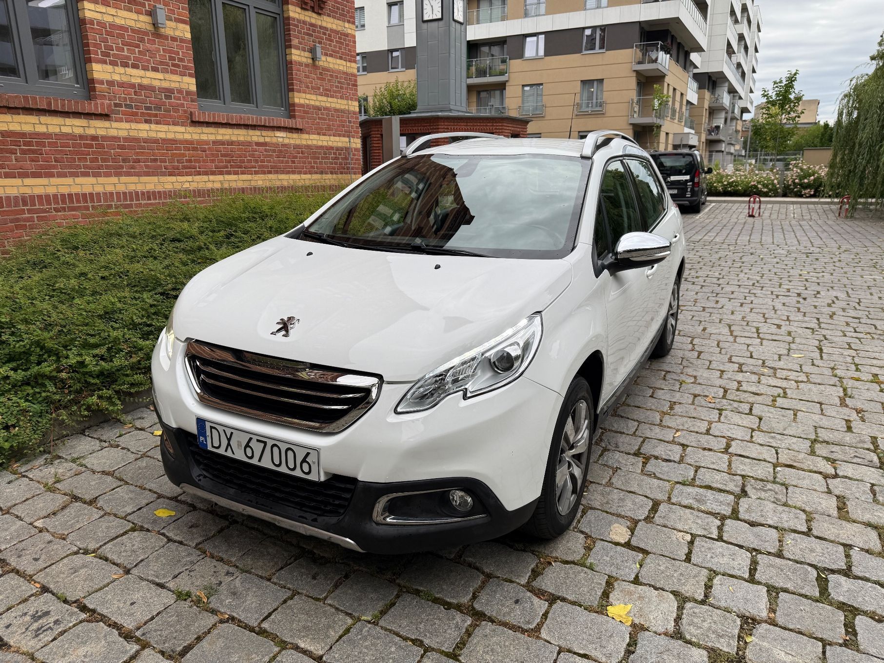 Peugeot 2008 Peugeot 2008 Nawigacja Podświetlany sufit Automatyczna Klima LED