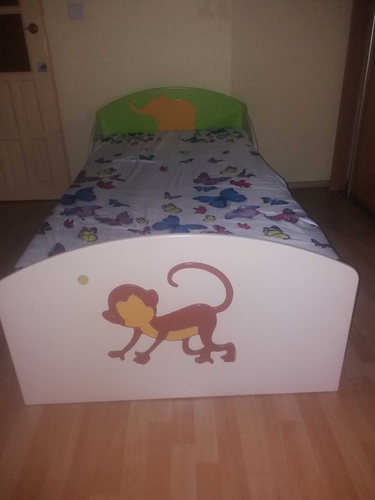 łóżko 160/200,materac,stolik,krzesła, szafki-domki- komplet