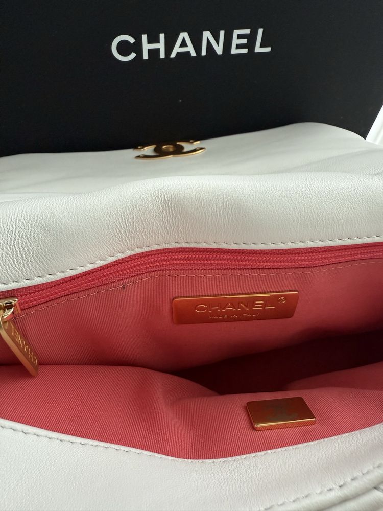Нова сумка Chanel 19 white