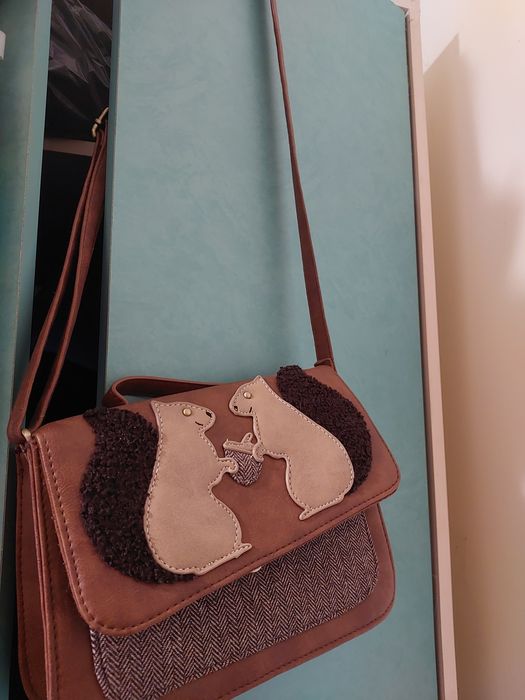 Коричнева сумка в ретро стилі