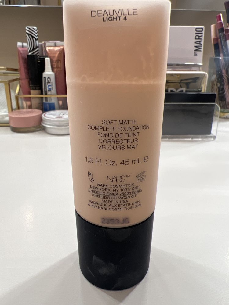 Podkład Nars Soft Matte Complete Foundation
