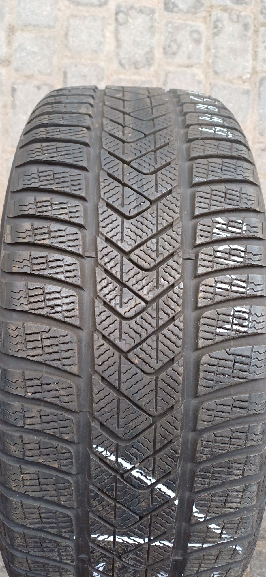 PIRELLI 245/45R19 102V , pojedyńcza opona zimowa.