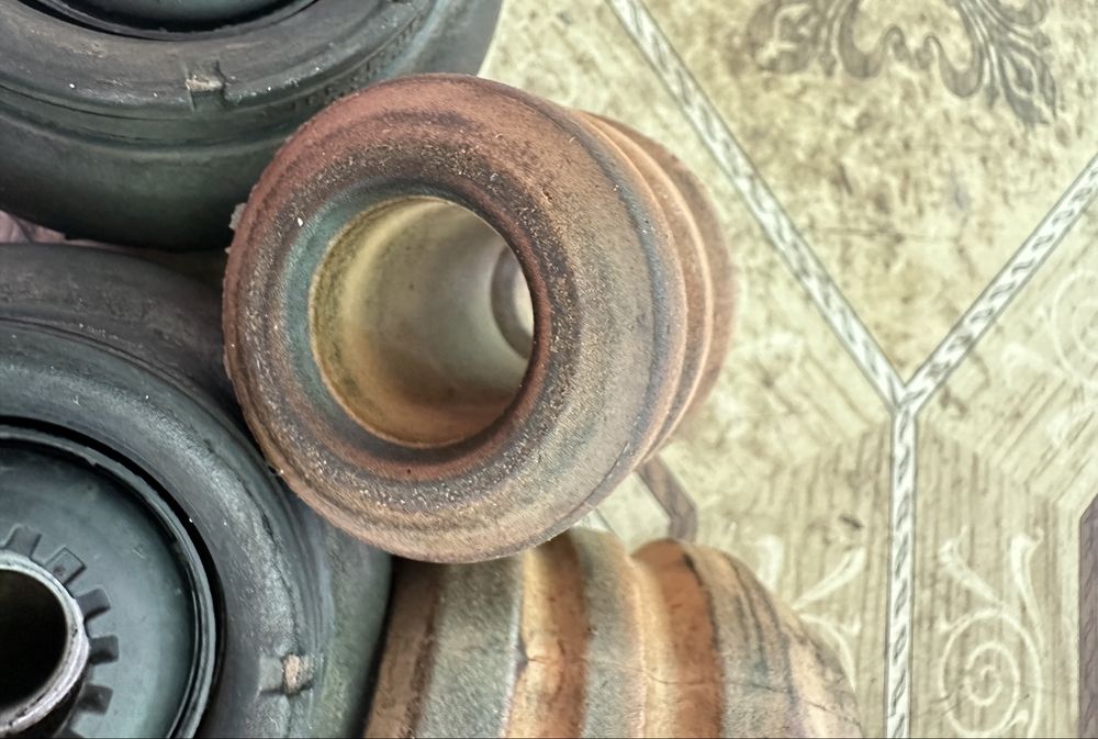 Опорники,пыльники, отбойники Golf 4