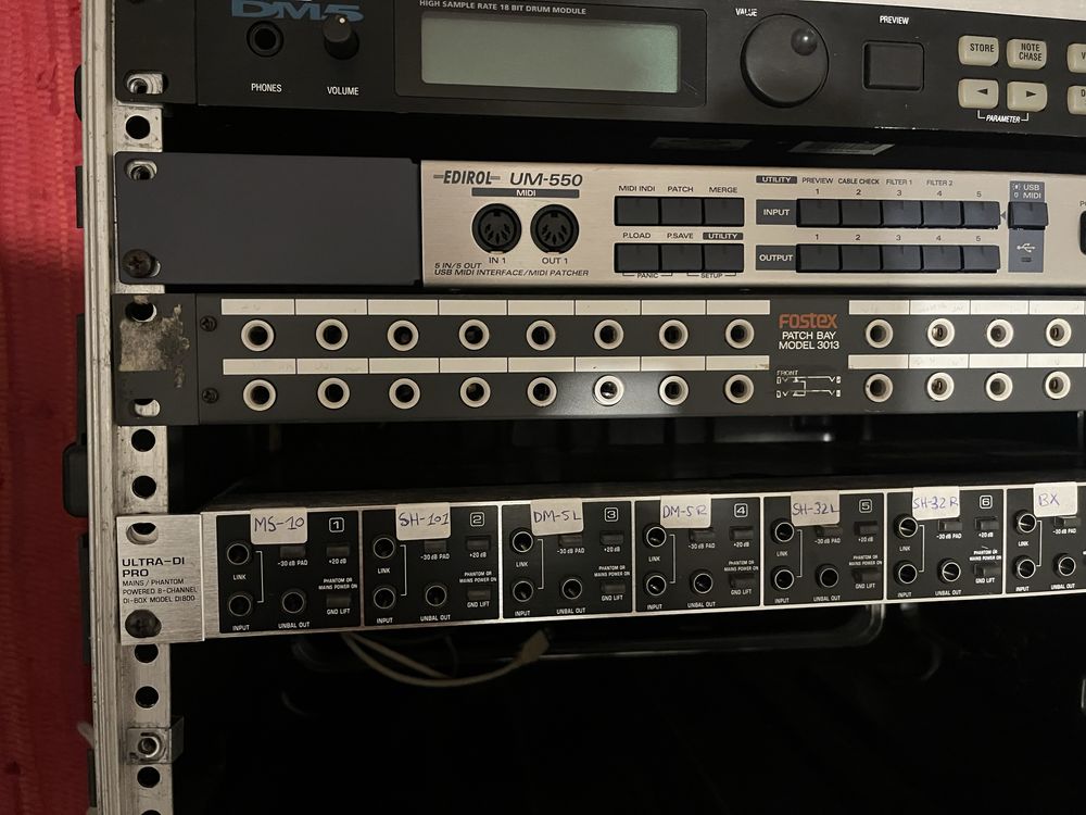 Patch bay, modulador e Inteeface usb -MIDI