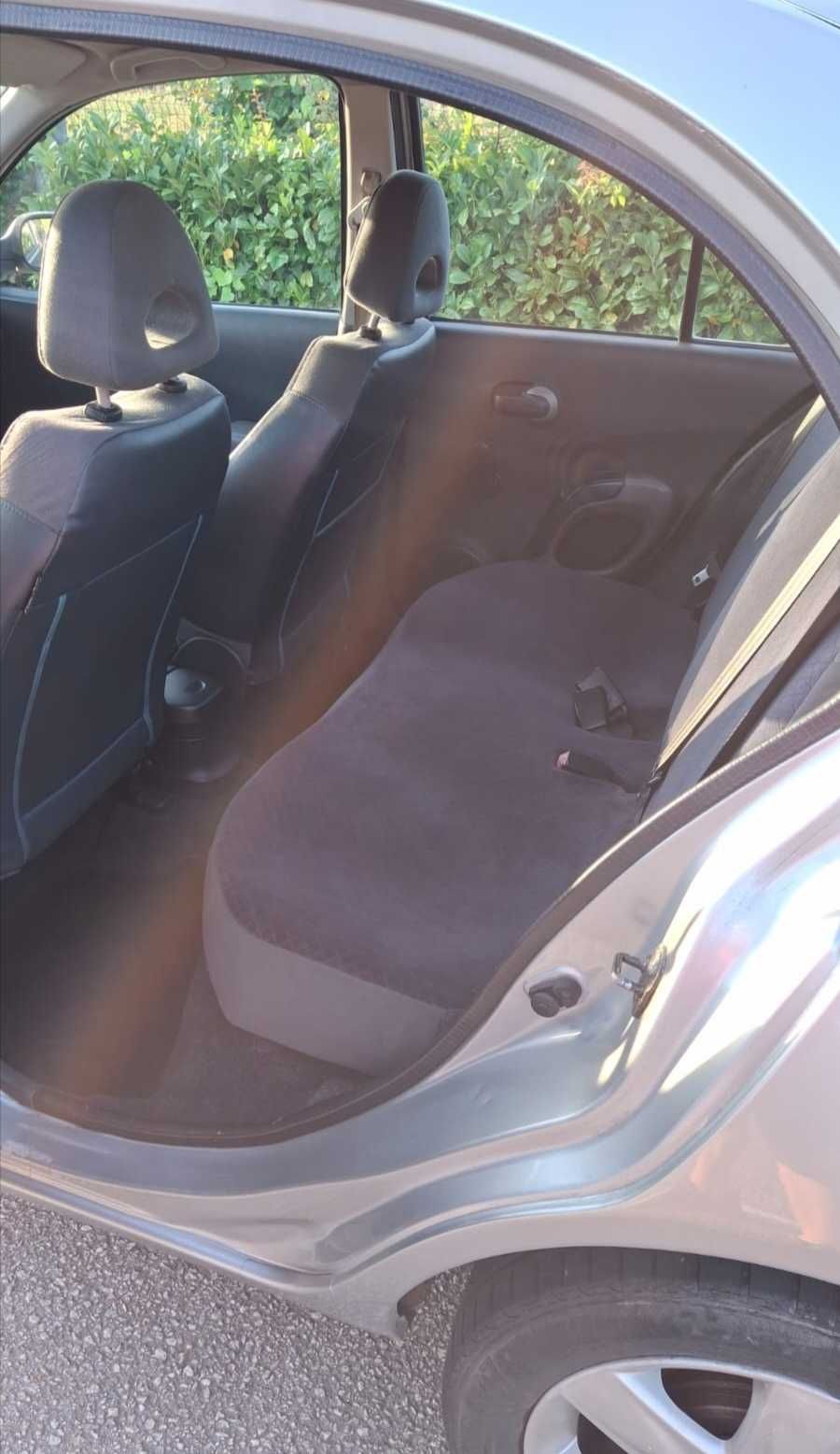Carro citadino com embraiagem nova