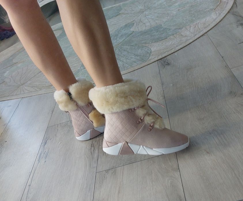 Зимові черевики SKECHERS натуральним хутром 39-40 р