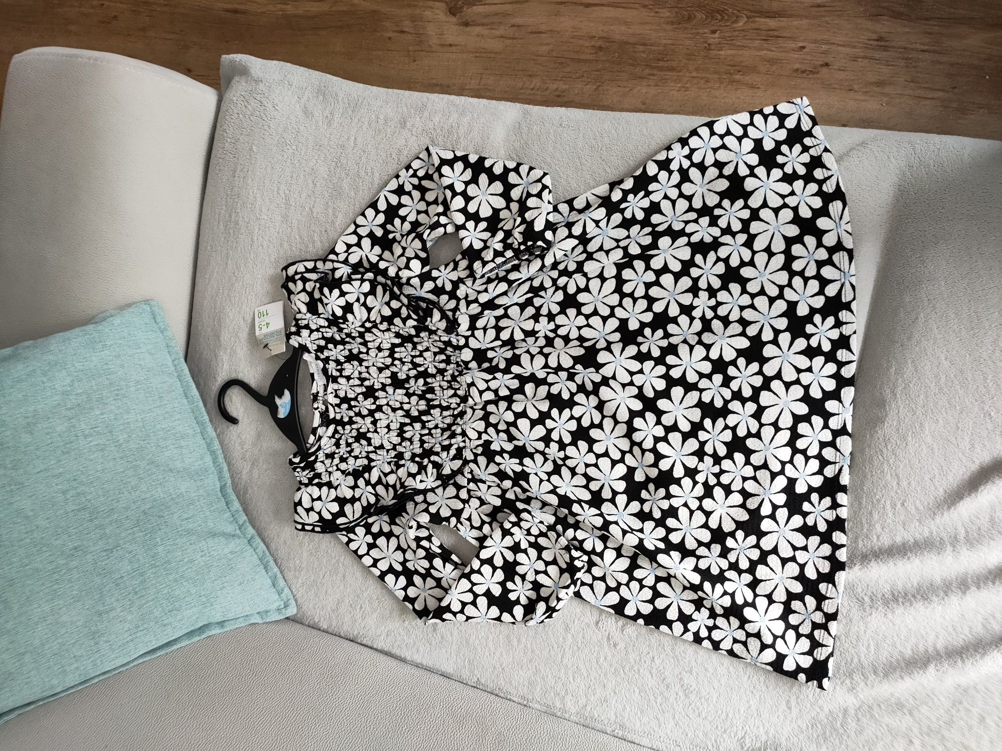 Sukienka dziewczęca roz 4/5 Primark
