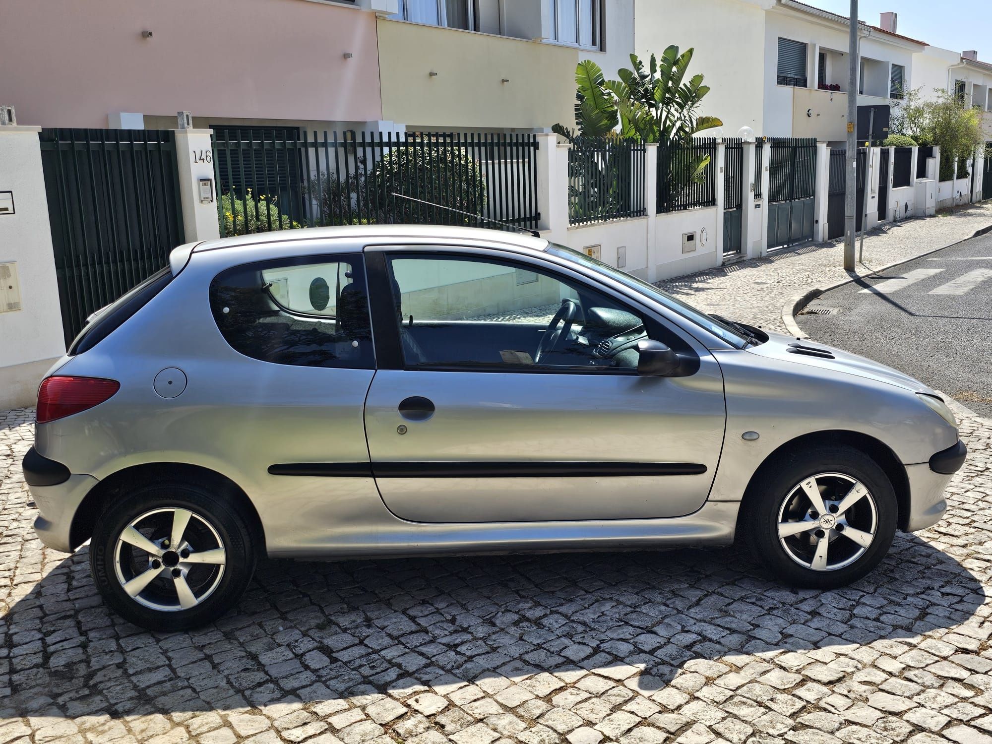 Vendo Peugeot 206 comercial 1.9 de 2001 em ótimo estado geral