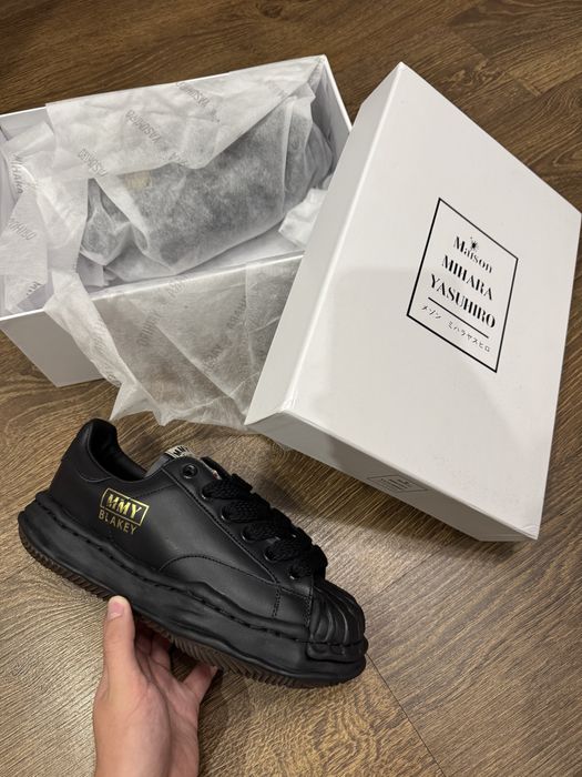 Нові Maison Mihara Yasuhiro вже в наявності в Україні