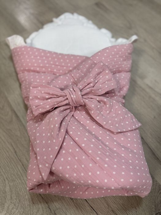 Дуже красивий конверт на виписку дівчинки