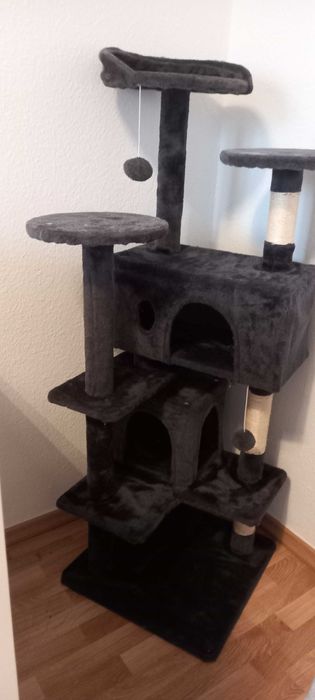 Котячий будиночок з дряполкой для кігтів