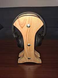 Drewniany stojak na słuchawki