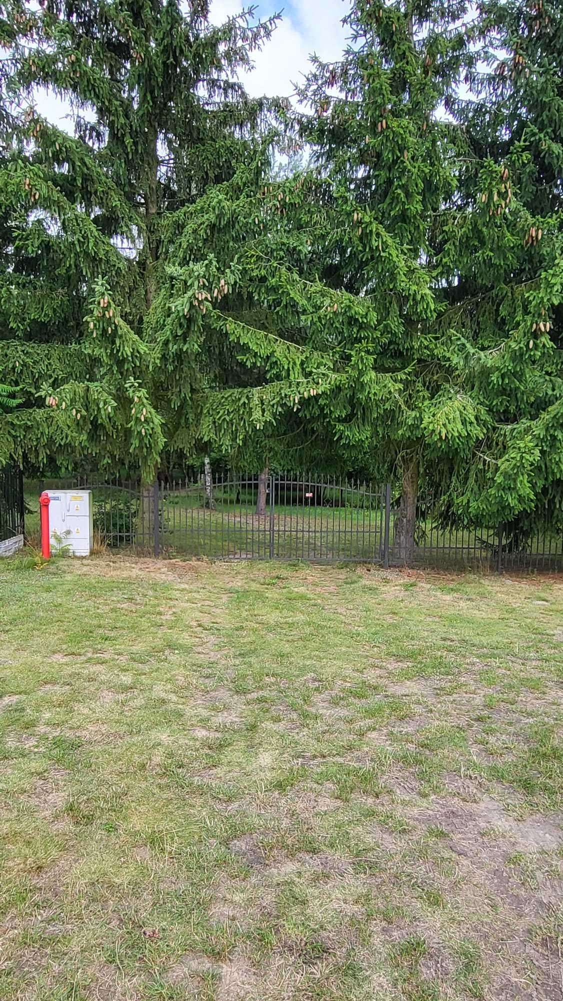 Sprzedam działkę nad jeziorem