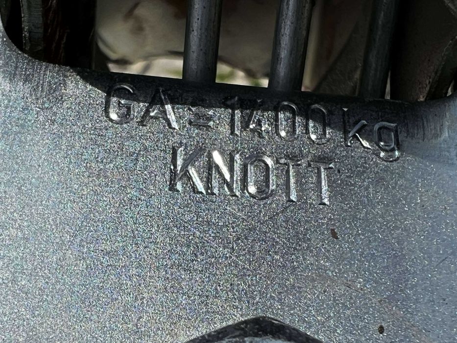 Прицеп для генератора двохвісний без гальм з опорами.