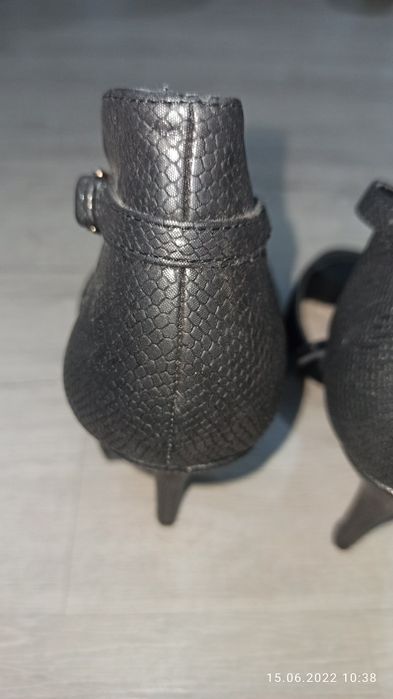 Szpilki zapinane roz. 36